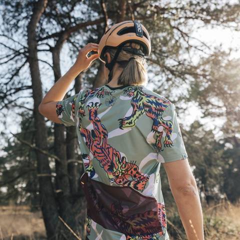 GravGrav Escape Technical T-shirt